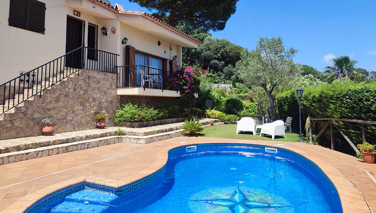Casa a Serra Brava amb piscina i llicència turística