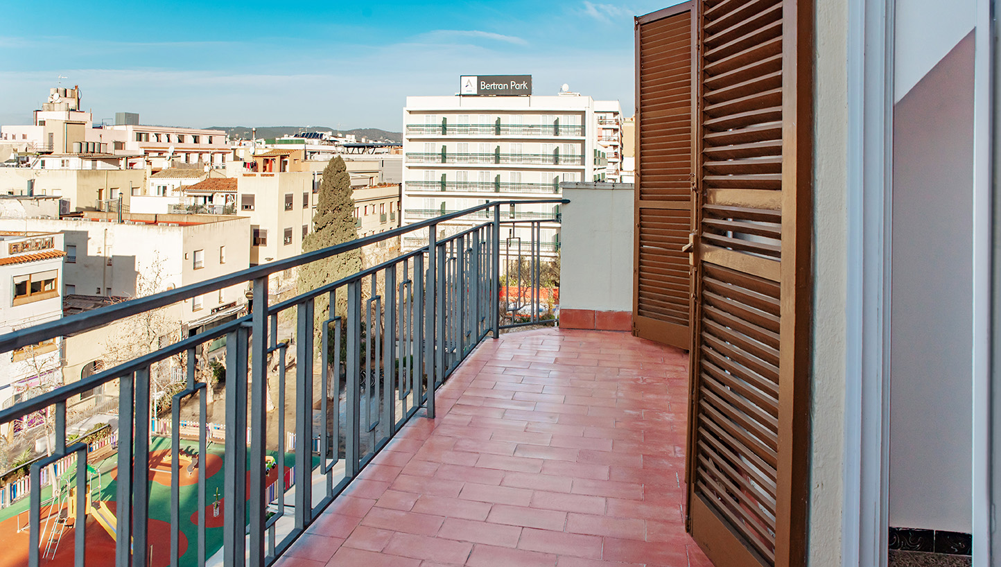 Unified two-floor duplex housing plus terrace in Lloret
